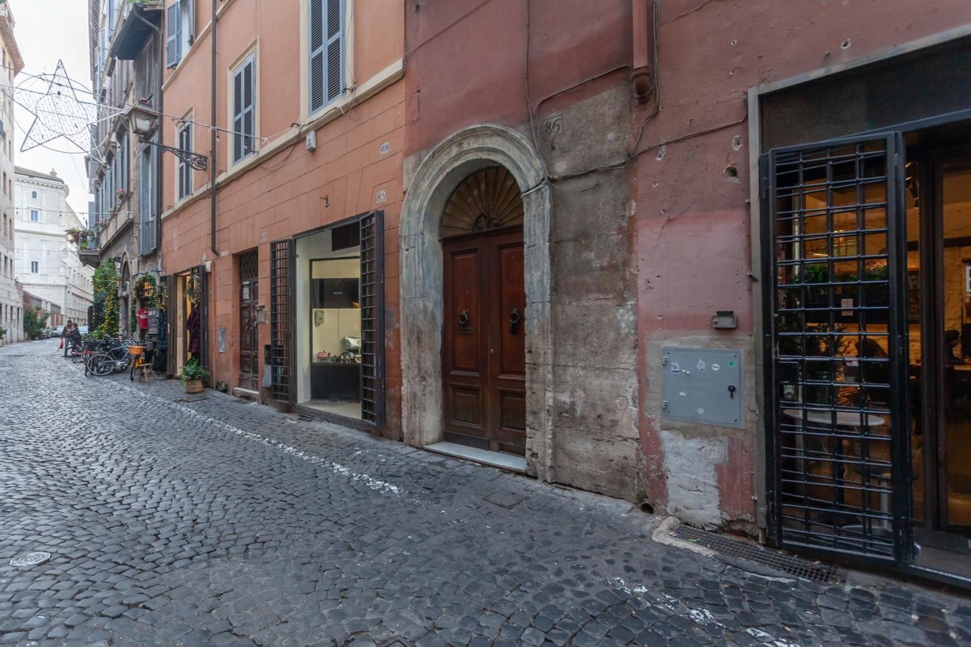 Pellegrino Piazza Navona 2Bdr Apartment — Photos 2